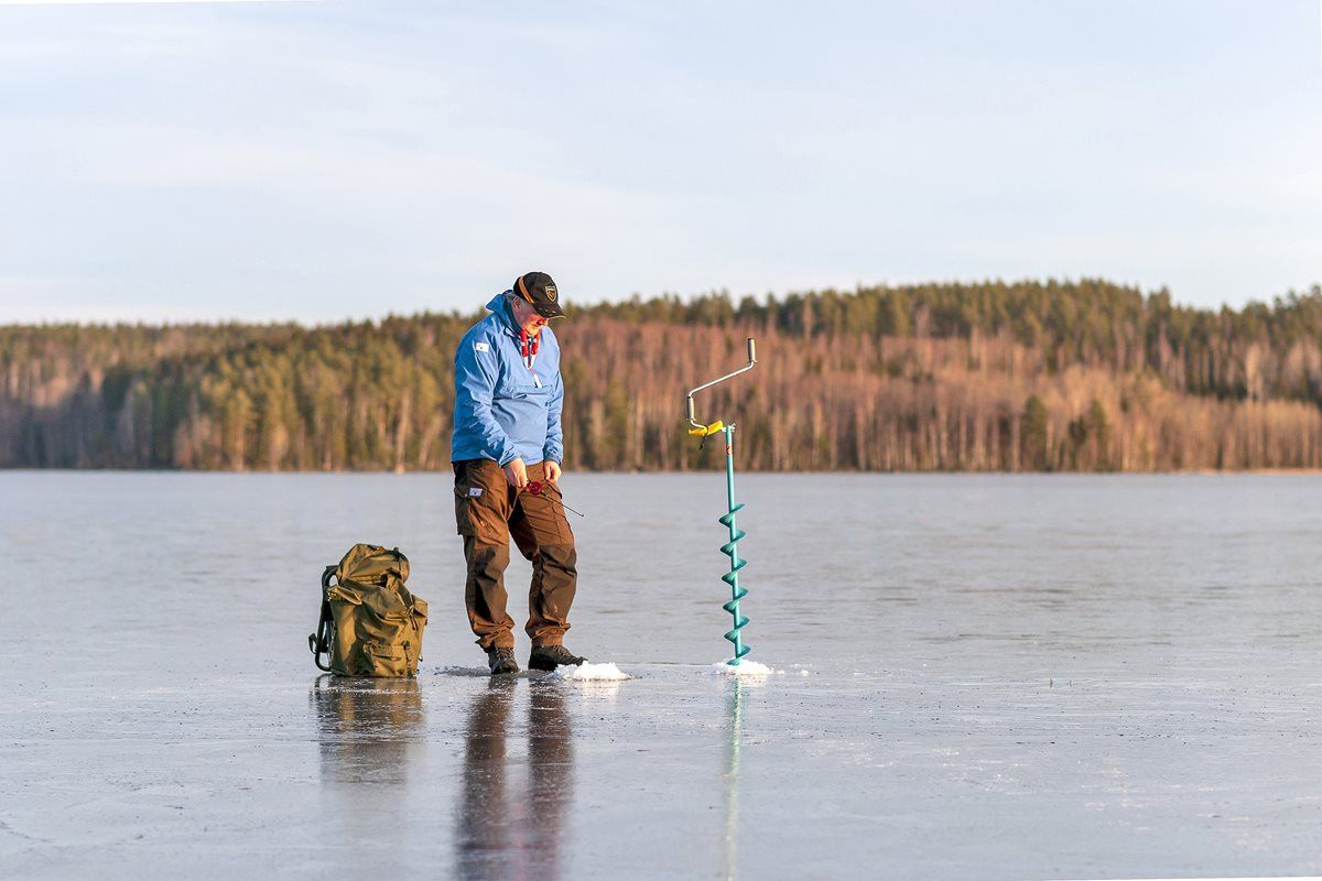 Aventuras de pesca noturna no inverno com orientação especializada 